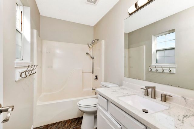 1114 N Manchester Ct, Wichita, KS 67212