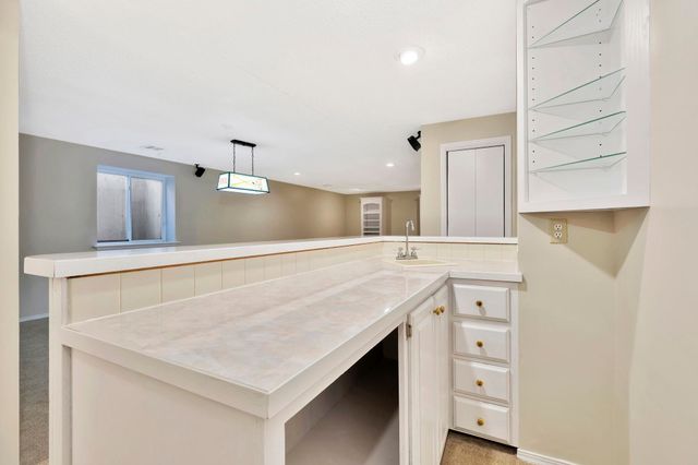 1114 N Manchester Ct, Wichita, KS 67212