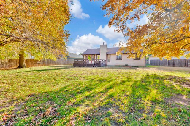 1114 N Manchester Ct, Wichita, KS 67212