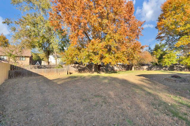 1114 N Manchester Ct, Wichita, KS 67212