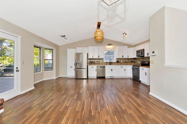 1114 N Manchester Ct, Wichita, KS 67212