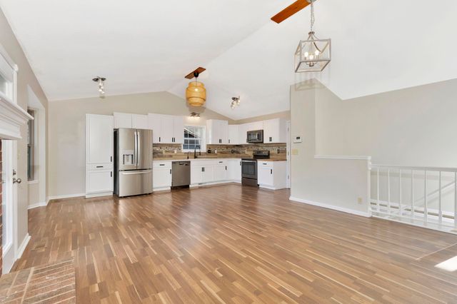 1114 N Manchester Ct, Wichita, KS 67212