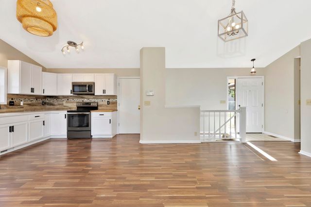 1114 N Manchester Ct, Wichita, KS 67212