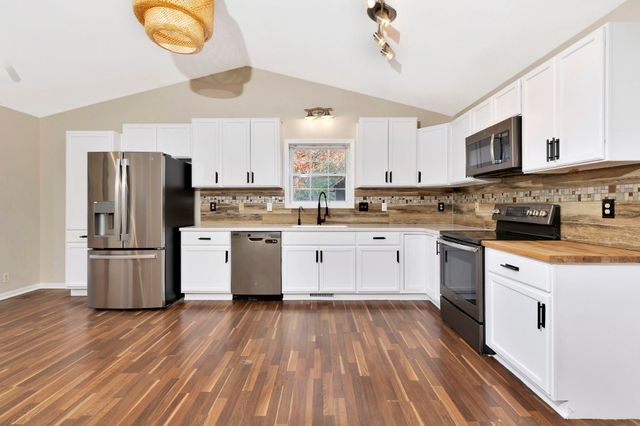 1114 N Manchester Ct, Wichita, KS 67212