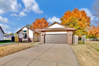 1114 N Manchester Ct, Wichita, KS 67212