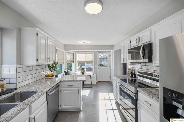 802 Fort Street, Papillion, NE 68046