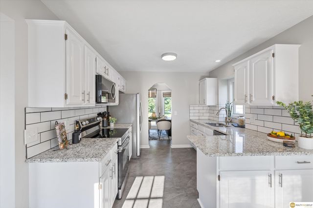 802 Fort Street, Papillion, NE 68046