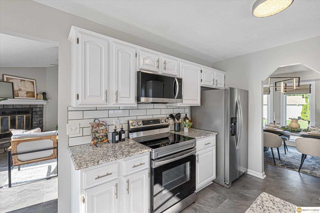 802 Fort Street, Papillion, NE 68046