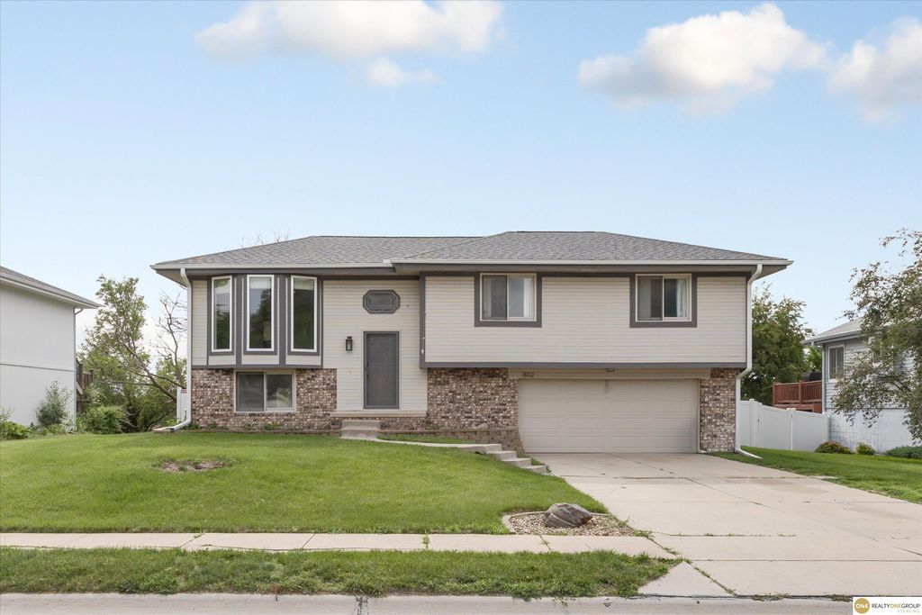 802 Fort Street, Papillion, NE 68046