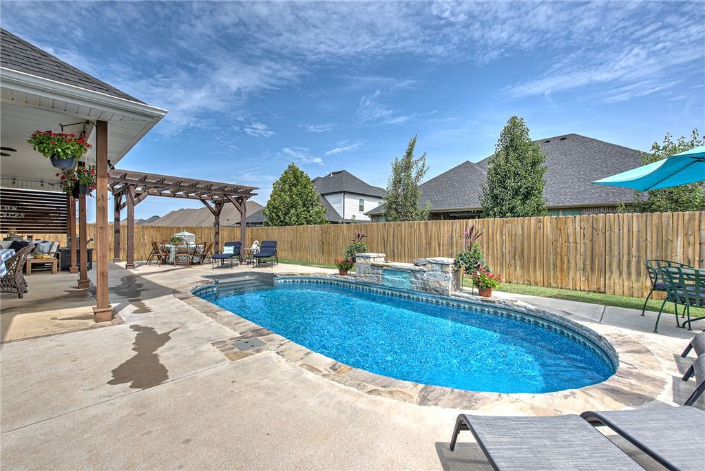 1400 Blue Moon Road, Centerton, AR 72719
