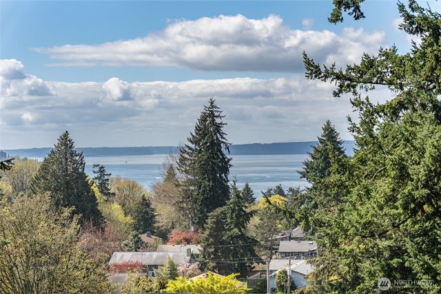 28611 16th Avenue S, Federal Way, WA 98003
