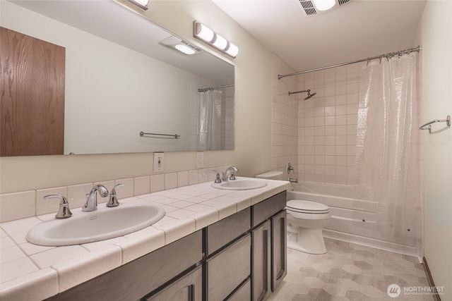 28611 16th Avenue S, Federal Way, WA 98003