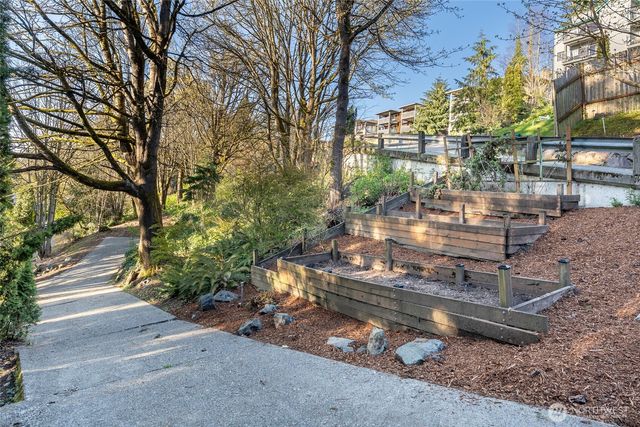 28611 16th Avenue S, Federal Way, WA 98003