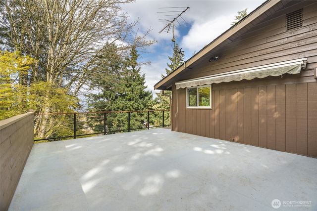 28611 16th Avenue S, Federal Way, WA 98003