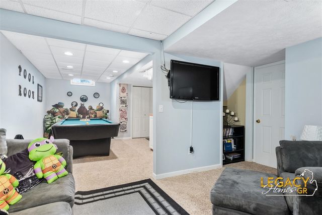 1850 Hollow Creek Drive, Caledonia, MI 49316