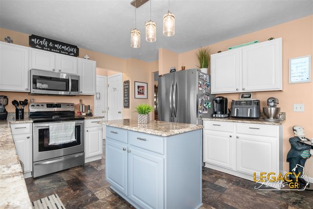 1850 Hollow Creek Drive, Caledonia, MI 49316