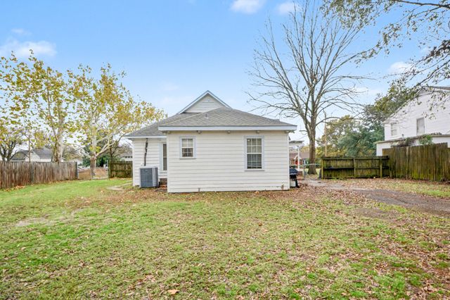 1618 Bonham Street, Commerce, TX 75428