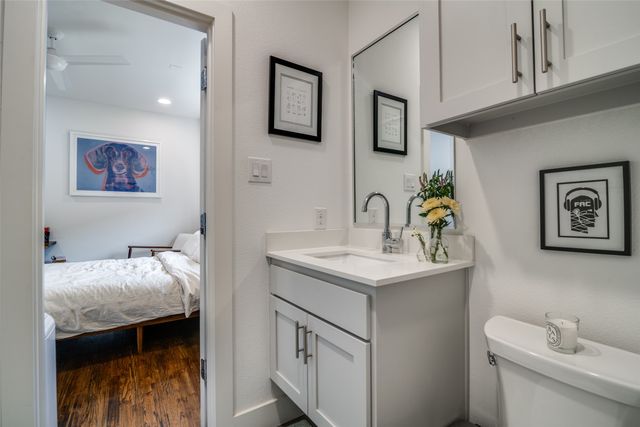 5602 Lindell Avenue B, Dallas, TX 75206