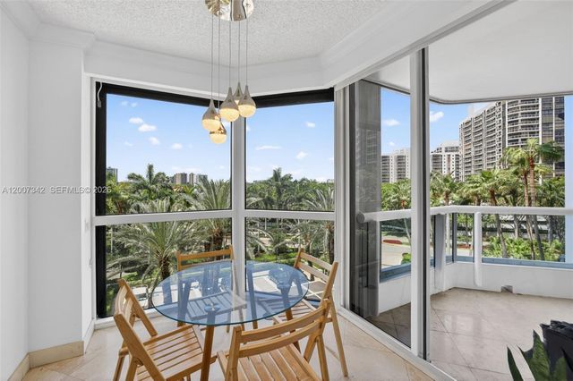 21205 Yacht Club Dr 605, Aventura, FL 33180