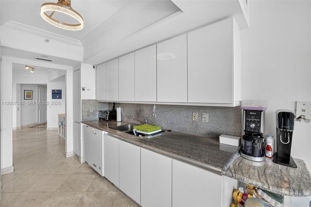 21205 Yacht Club Dr 605, Aventura, FL 33180