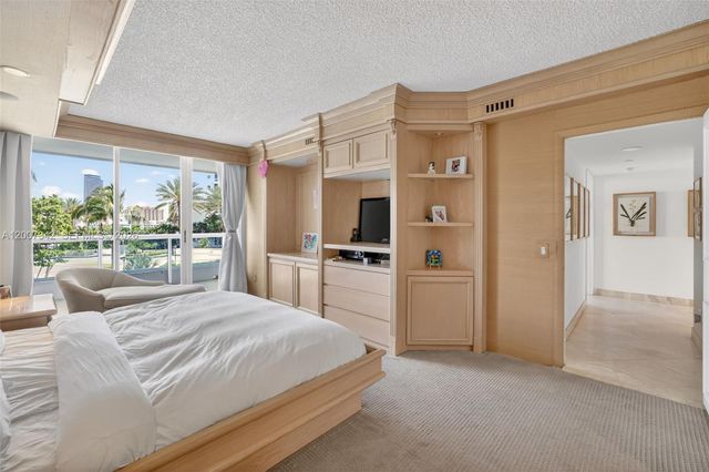 21205 Yacht Club Dr 605, Aventura, FL 33180