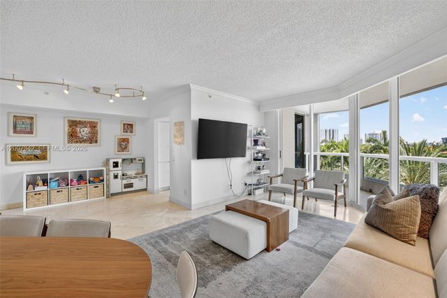 21205 Yacht Club Dr 605, Aventura, FL 33180