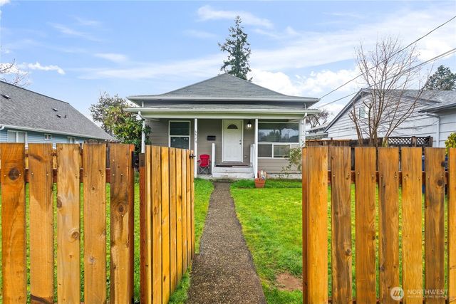 6828 Yakima Avenue, Tacoma, WA 98408