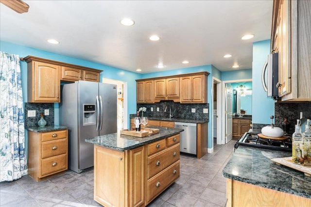 6 Dunnmoore Drive, Bow, NH 03304