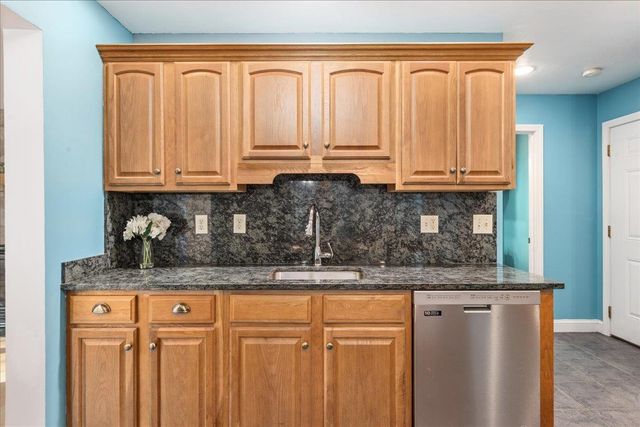 6 Dunnmoore Drive, Bow, NH 03304