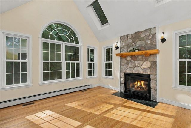 6 Dunnmoore Drive, Bow, NH 03304