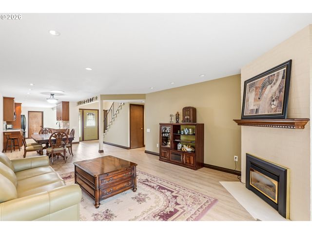 10290 Sw GREENLEAF Ter, Portland, OR 97224