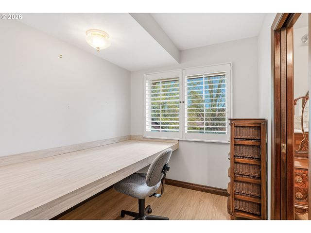 10290 Sw GREENLEAF Ter, Portland, OR 97224