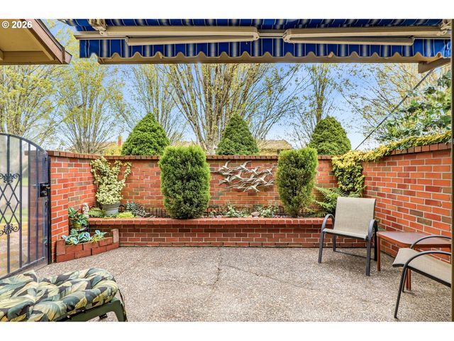 10290 Sw GREENLEAF Ter, Portland, OR 97224