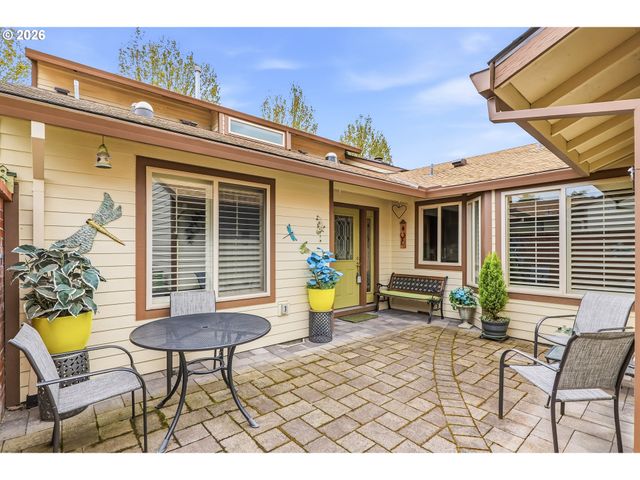 10290 Sw GREENLEAF Ter, Portland, OR 97224
