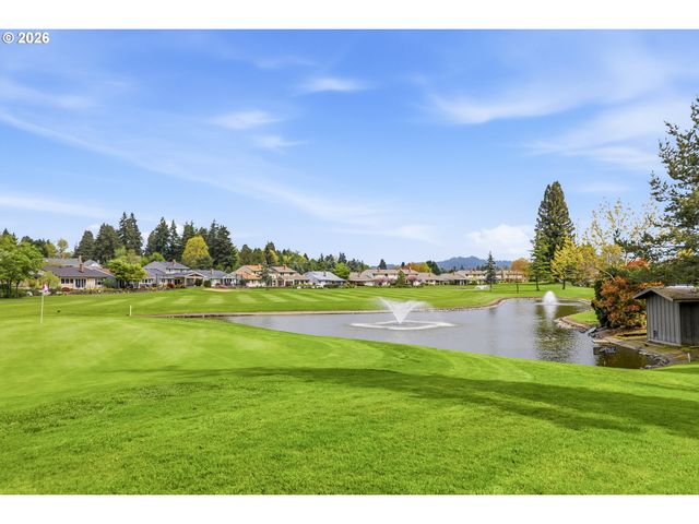 10290 Sw GREENLEAF Ter, Portland, OR 97224