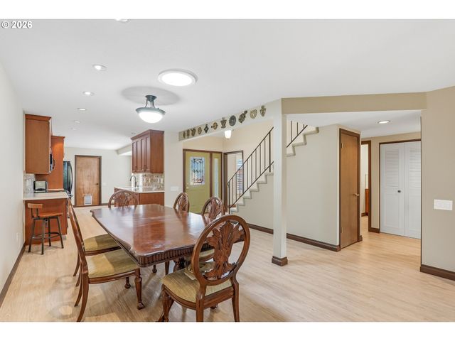 10290 Sw GREENLEAF Ter, Portland, OR 97224