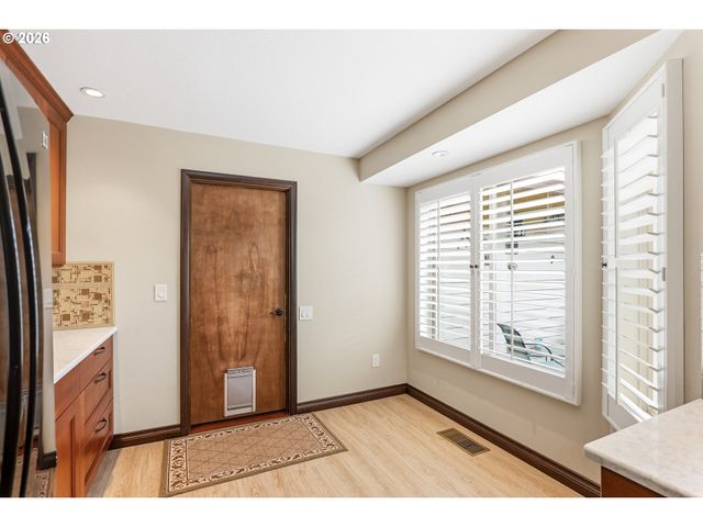 10290 Sw GREENLEAF Ter, Portland, OR 97224