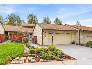 10290 Sw GREENLEAF Ter, Portland, OR 97224