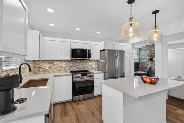 421 Crane Crossing, Waunakee, WI 53597