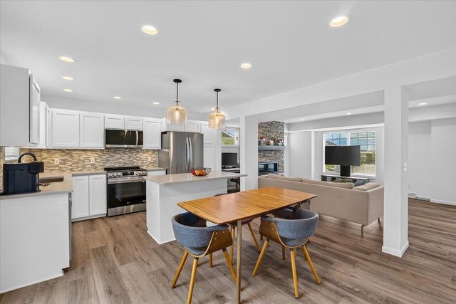 421 Crane Crossing, Waunakee, WI 53597