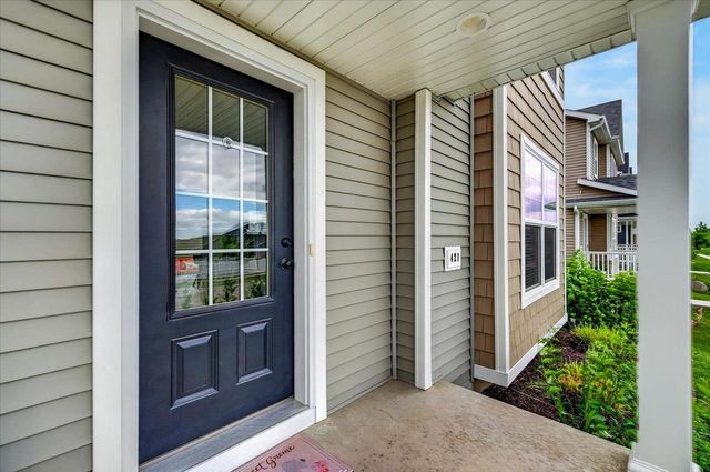 421 Crane Crossing, Waunakee, WI 53597