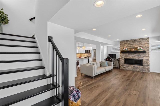 421 Crane Crossing, Waunakee, WI 53597