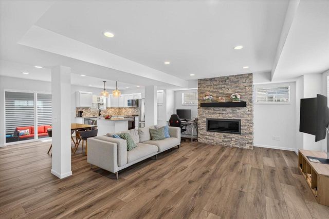 421 Crane Crossing, Waunakee, WI 53597