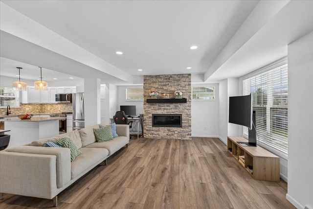 421 Crane Crossing, Waunakee, WI 53597