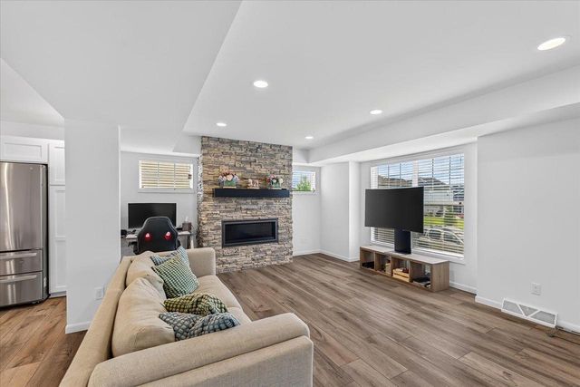 421 Crane Crossing, Waunakee, WI 53597