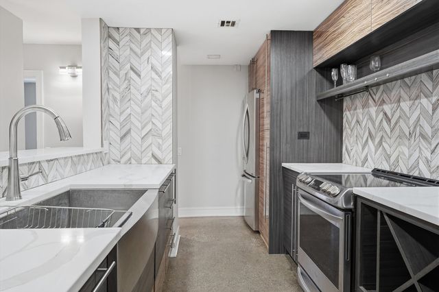 5050 S East End Avenue 1E, Chicago, IL 60615