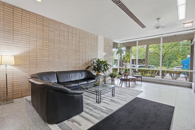 5050 S East End Avenue 1E, Chicago, IL 60615