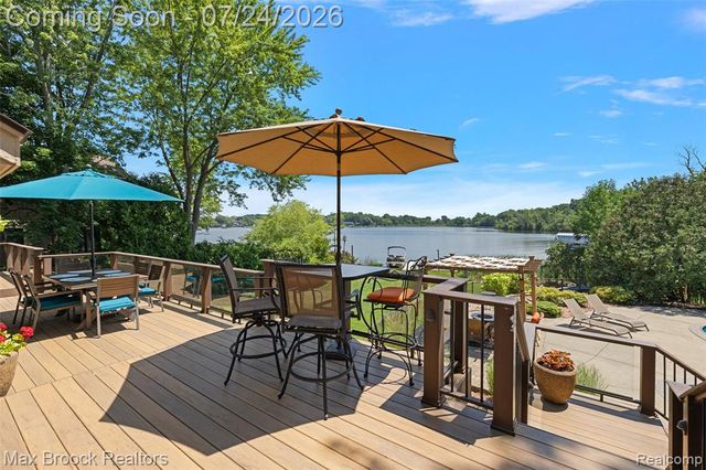 2445 Island View Drive, West Bloomfield, MI 48324