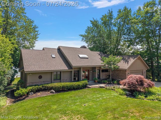 2445 Island View Drive, West Bloomfield, MI 48324
