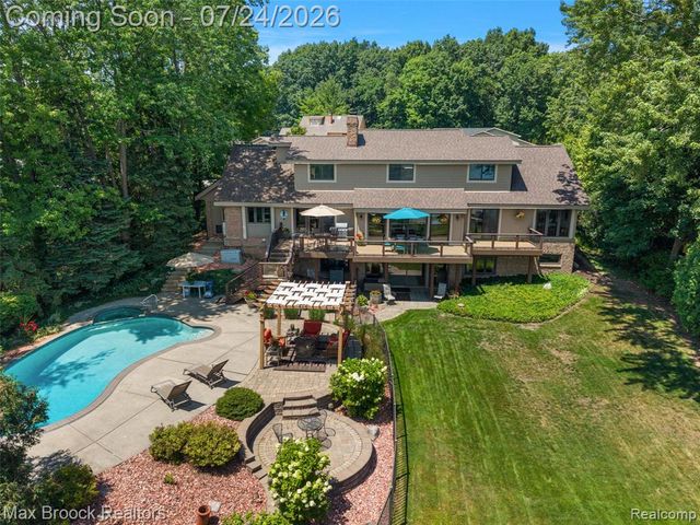 2445 Island View Drive, West Bloomfield, MI 48324